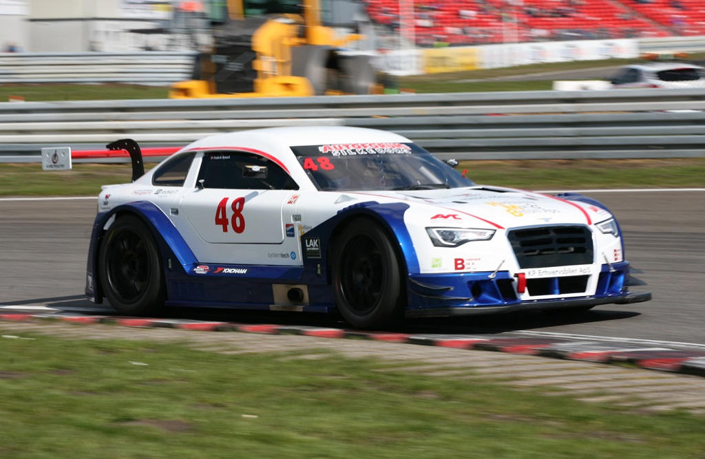 Frederik kæmpede med bilen i første løb
(Foto: Motorsporten.dk)